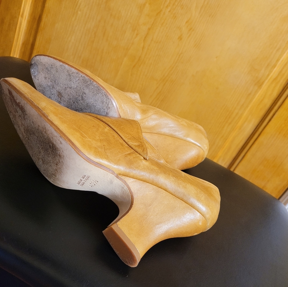 Shoes - Picture 9 of 10